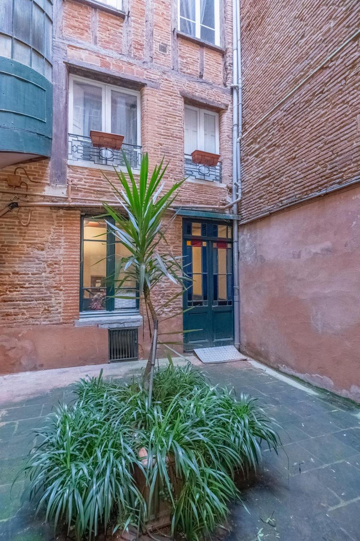 Charming City-center Flat With Terrace