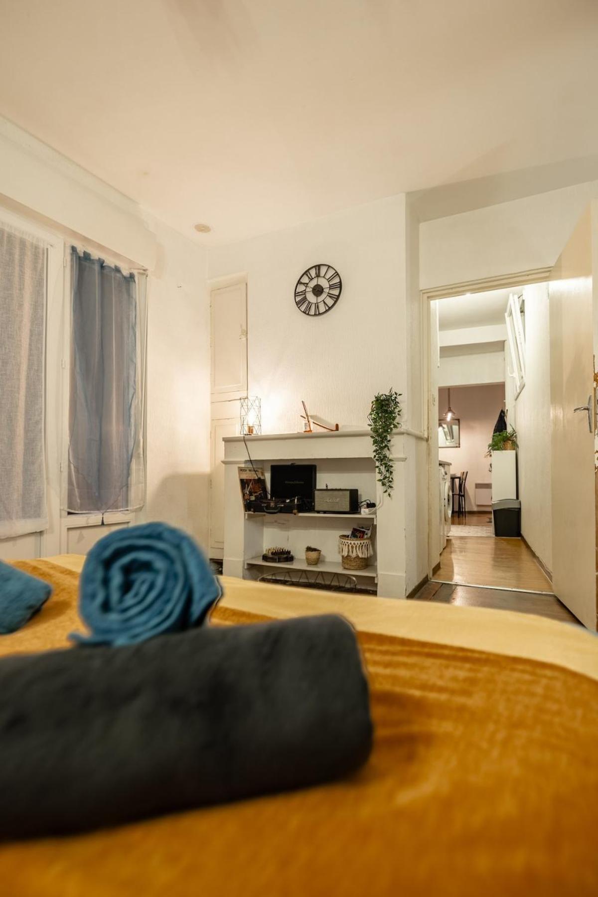 Apartment Charming City-center Flat With Terrace
